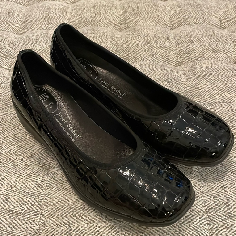 Josef Seibel Bridget patent croc size EU 41